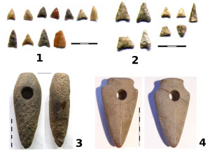Зброя племен трипільської культури: 1, 2 – наконечники стріл, Вишеньки;  3, 4 – сокири-молоти, Софіївка [forum.milua.org]